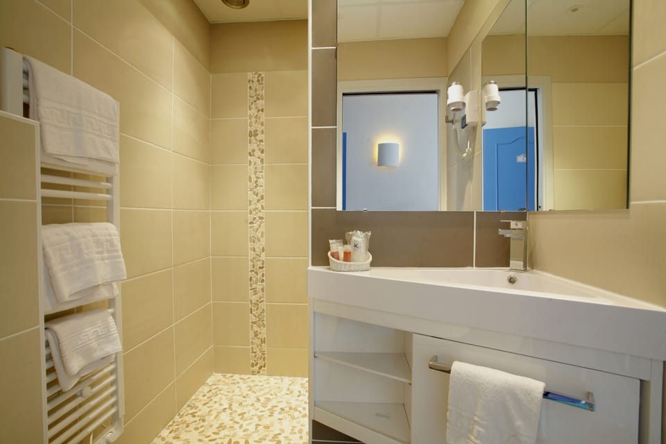 Shower, hair dryer, bathrobes, towels
