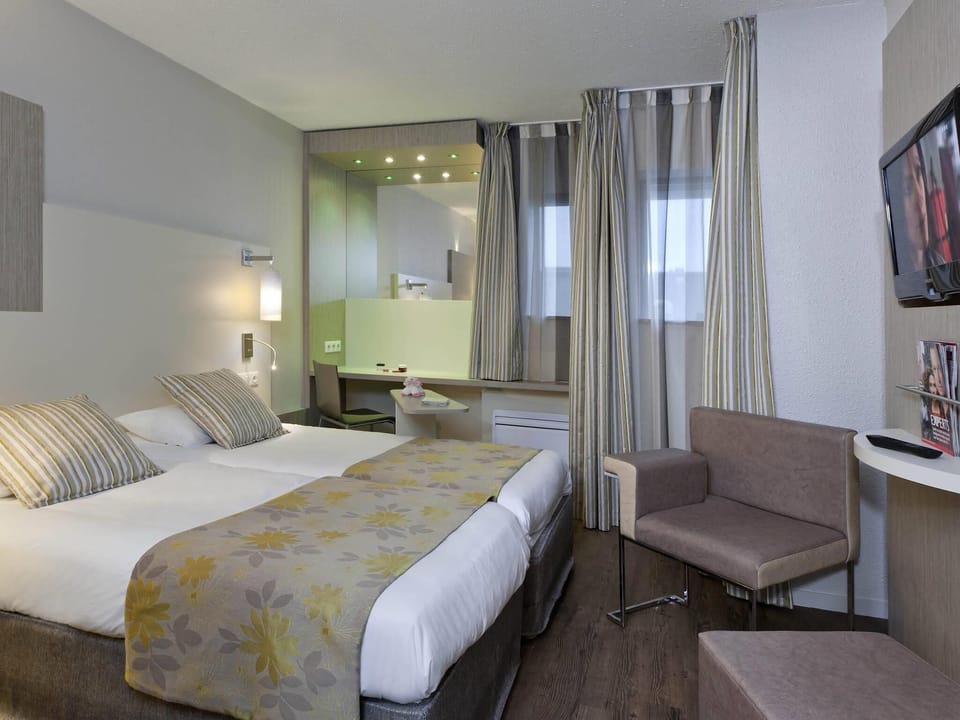 Twin Room, 2 Twin Beds | 1 bedroom, premium bedding, desk, blackout drapes