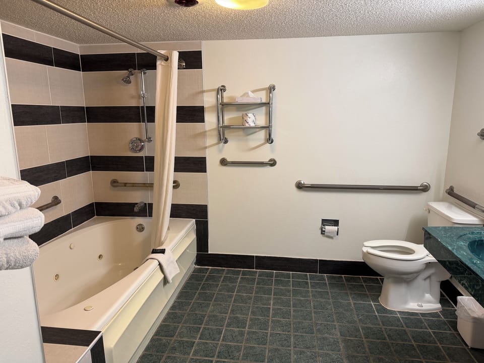 Honeymoon Suite, Non Smoking | Bathroom | Combined shower/tub, hair dryer, towels