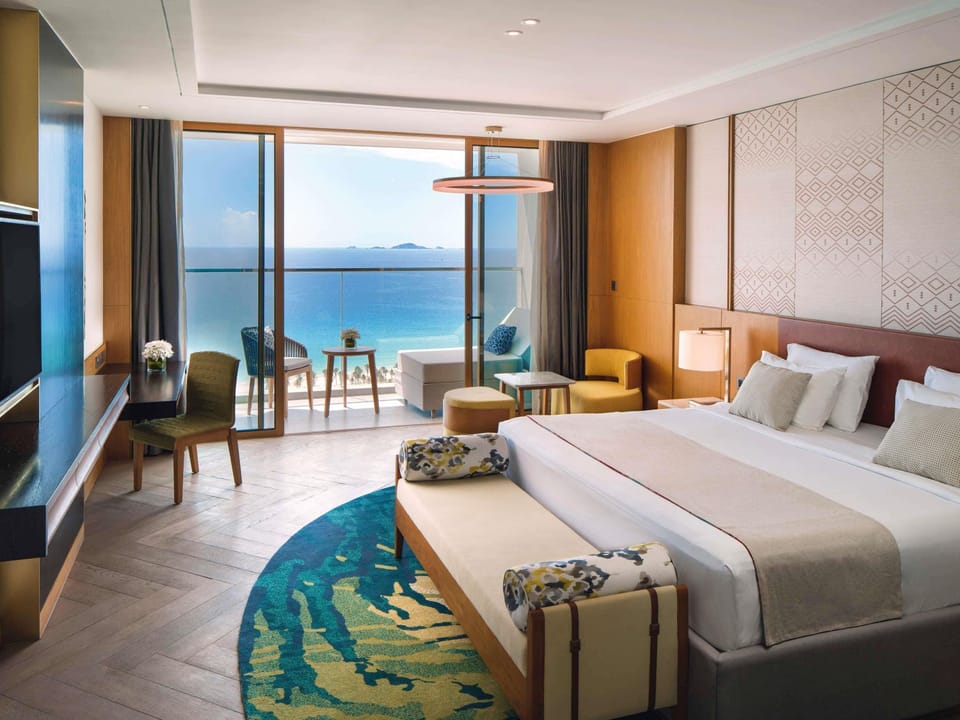 Deluxe Room, 1 King Bed, Sea View | Premium bedding, down comforters, minibar, in-room safe