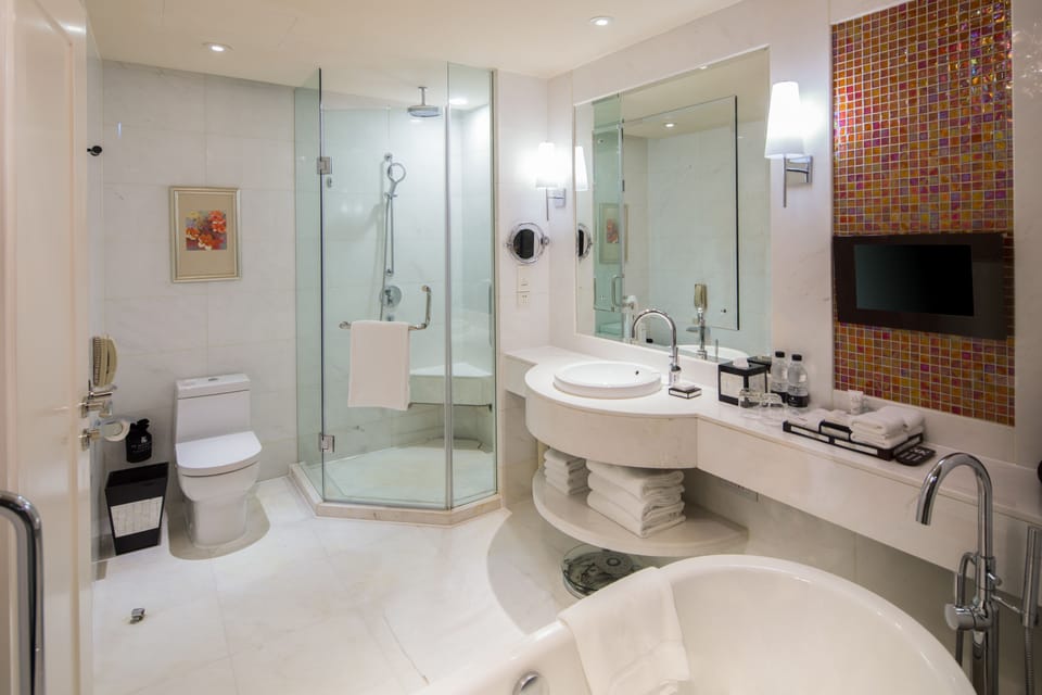 Separate tub and shower, deep soaking tub, hydromassage showerhead