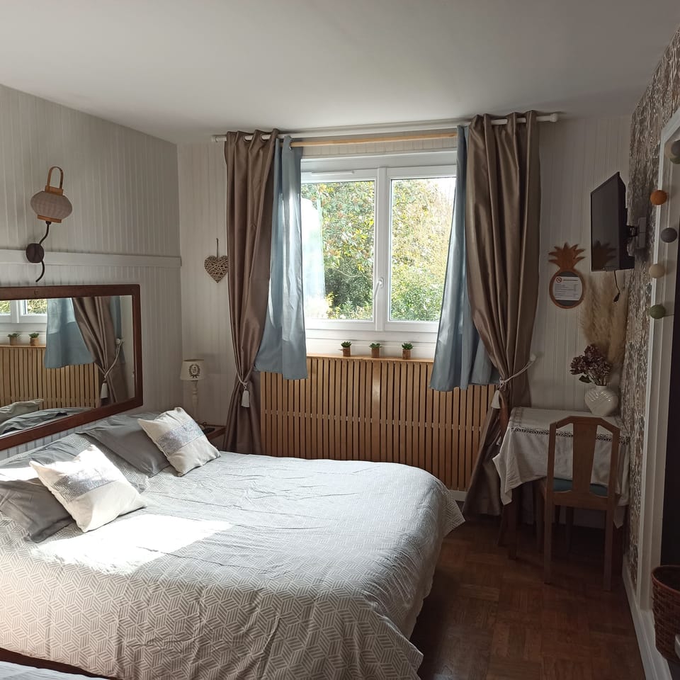 Classic Triple Room, Shared Bathroom | Individually decorated, individually furnished, free WiFi, bed sheets