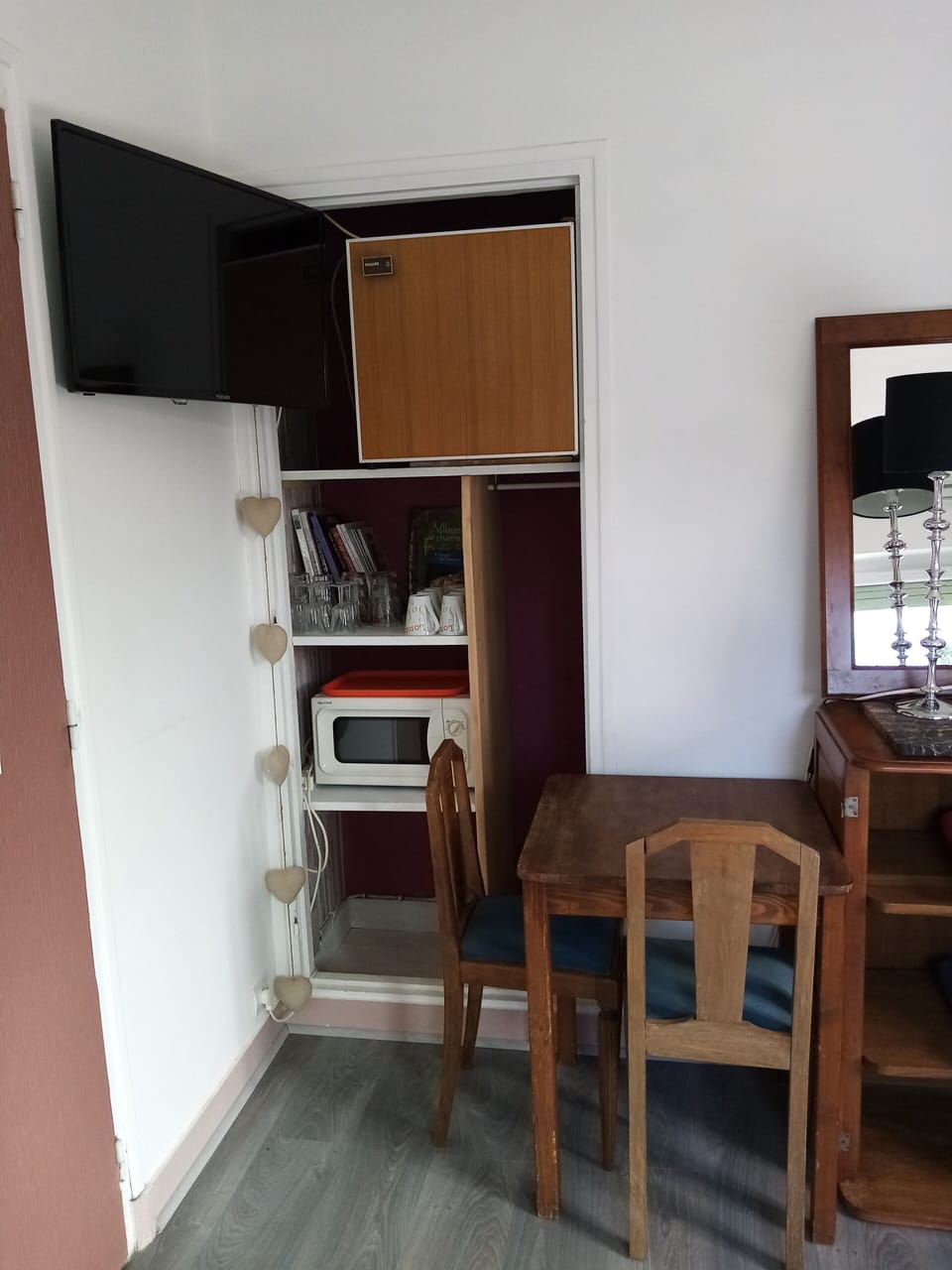 Classic Triple Room, Shared Bathroom | Individually decorated, individually furnished, free WiFi, bed sheets