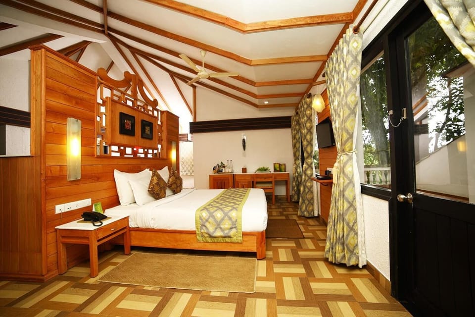 Premium bedding, in-room safe, desk, iron/ironing board