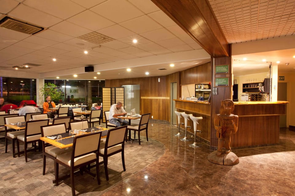 Serves dinner and happy hour