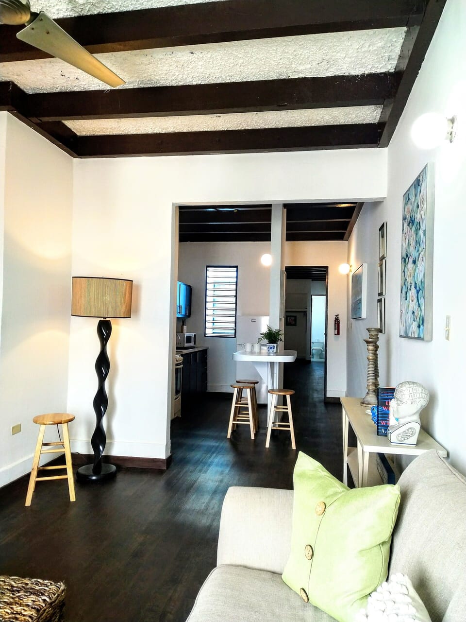 Zen Atlantis Place | Living room | 20-inch flat-screen TV with cable channels, TV