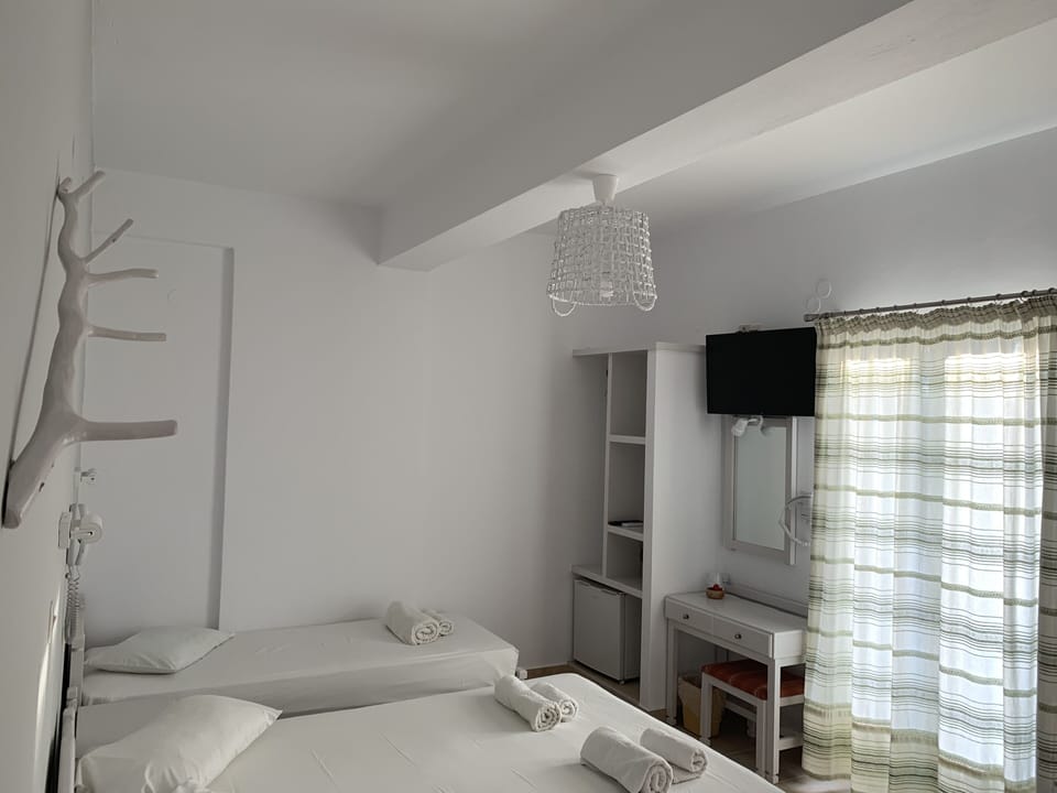 In-room safe, soundproofing, iron/ironing board, free WiFi