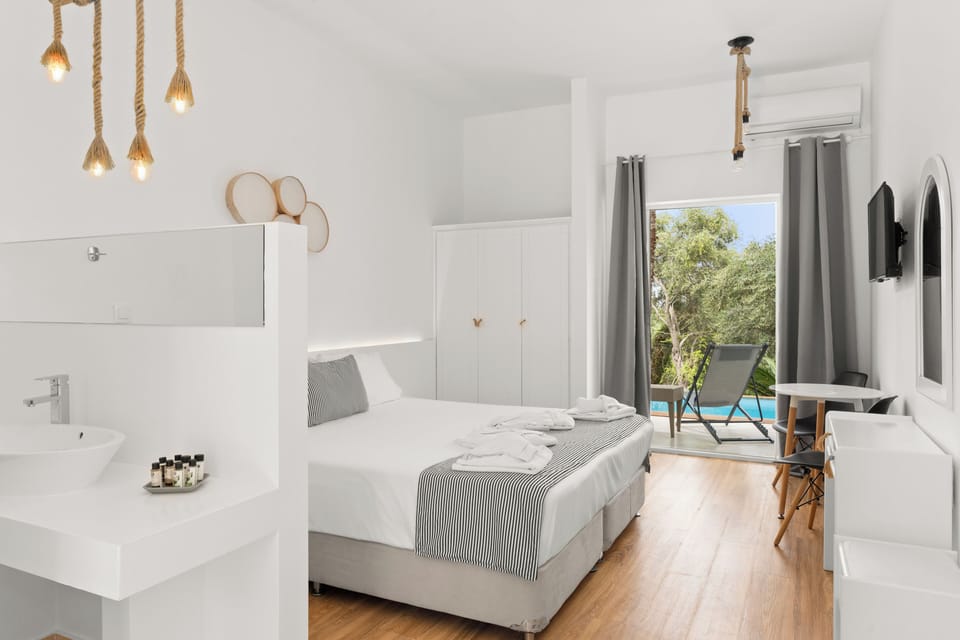 Premium Double Room with Sharing pool | Minibar, in-room safe, desk, soundproofing