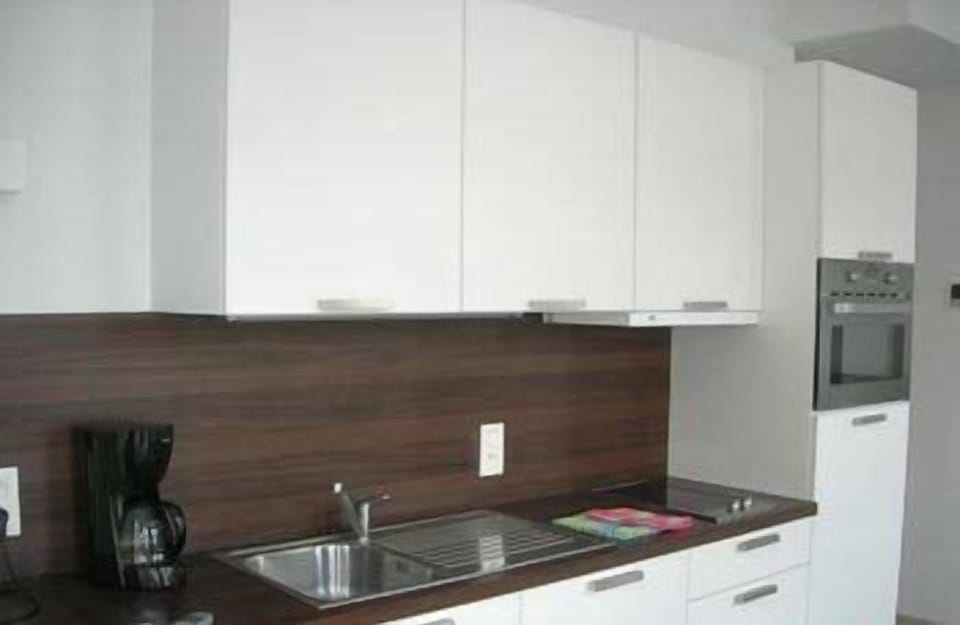 Studio | Private kitchenette | Full-size fridge, microwave, stovetop, coffee/tea maker
