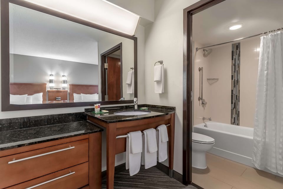 Combined shower/tub, designer toiletries, hair dryer, towels