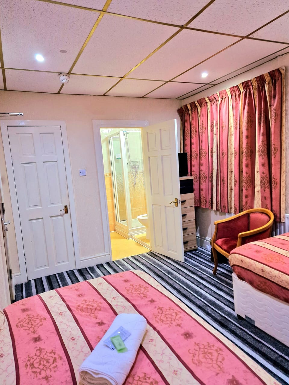 Standard Double or Twin Room, Ensuite