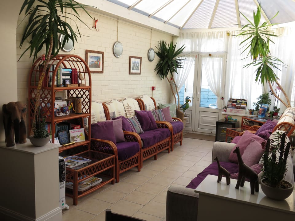 Lobby lounge