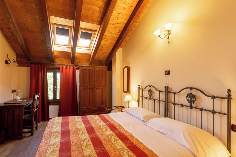 Junior Suite | Egyptian cotton sheets, minibar, in-room safe, desk