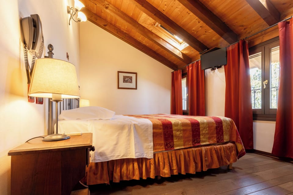 Junior Suite | Egyptian cotton sheets, minibar, in-room safe, desk