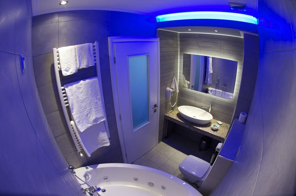 Luxury Double Room, Sea View | Jetted tub