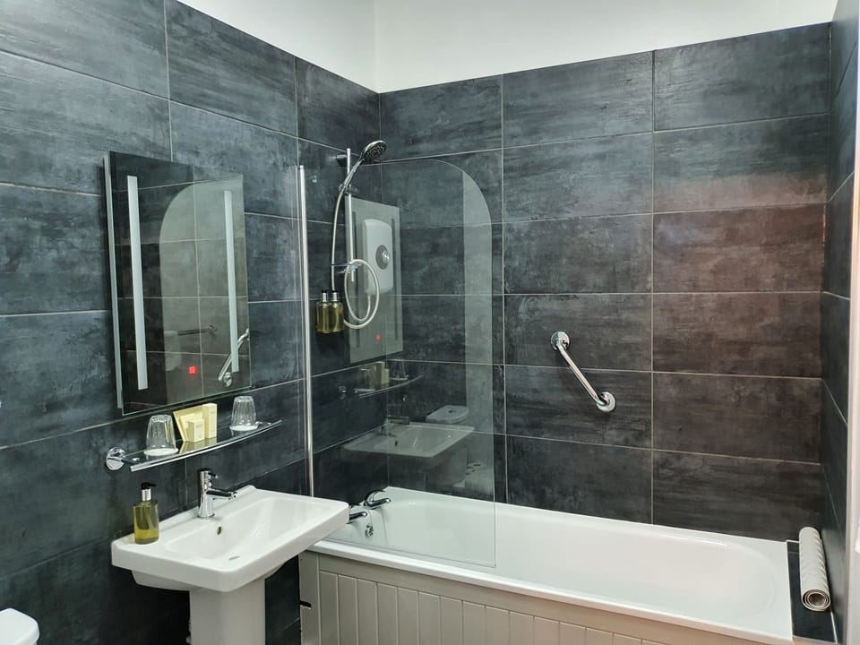 Superior Double or Twin Room, 1 Bedroom | Bathroom | Free toiletries, hair dryer, towels, soap