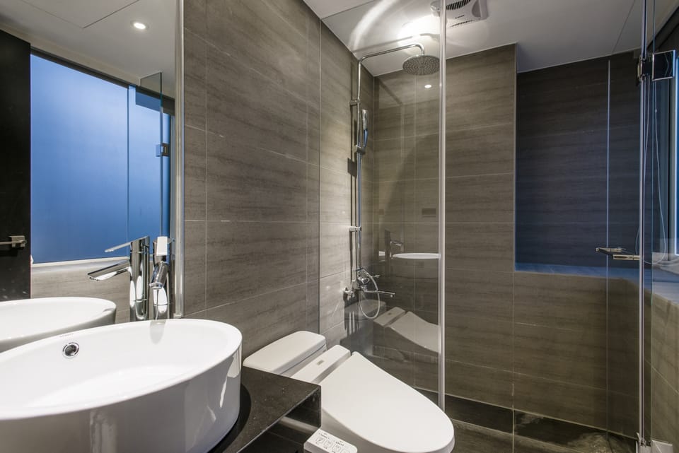 Star Corner Room | Bathroom | Hair dryer, slippers, bidet, towels