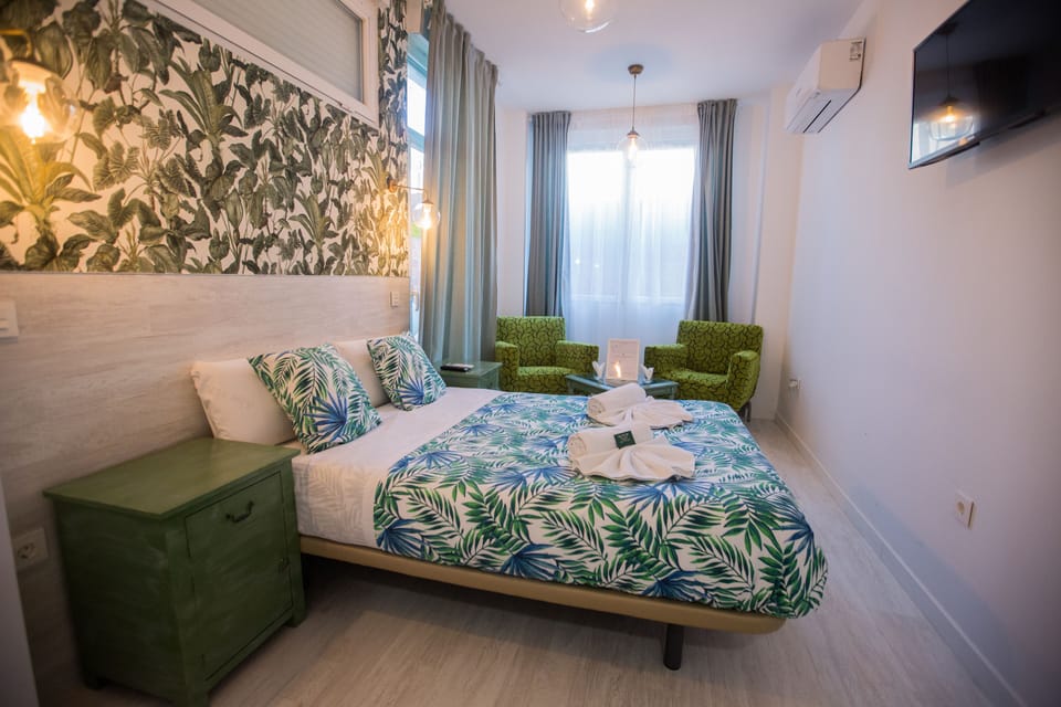 Economy Double Room | In-room safe, iron/ironing board, free WiFi, bed sheets