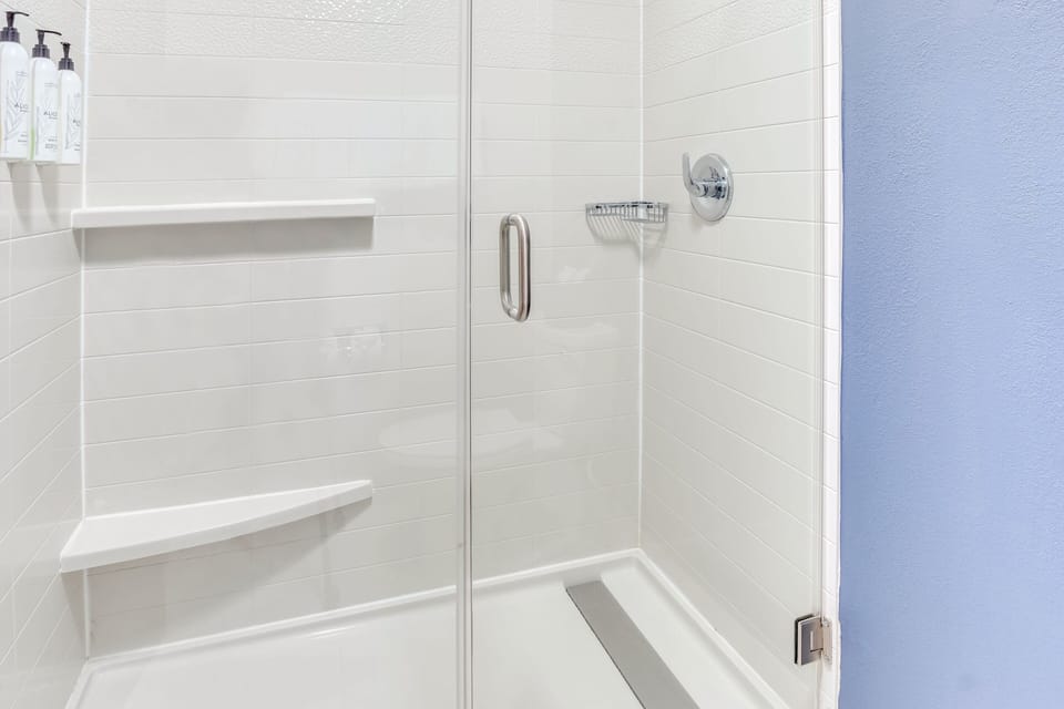 Studio, 1 King Bed with Sofa bed | Bathroom | Free toiletries, hair dryer, towels