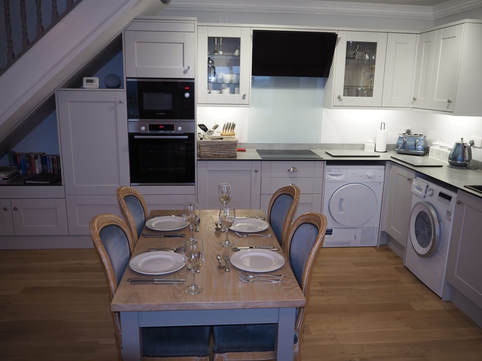 Cottage, Ensuite (Detached  Luxury) | Private kitchen | Highchair