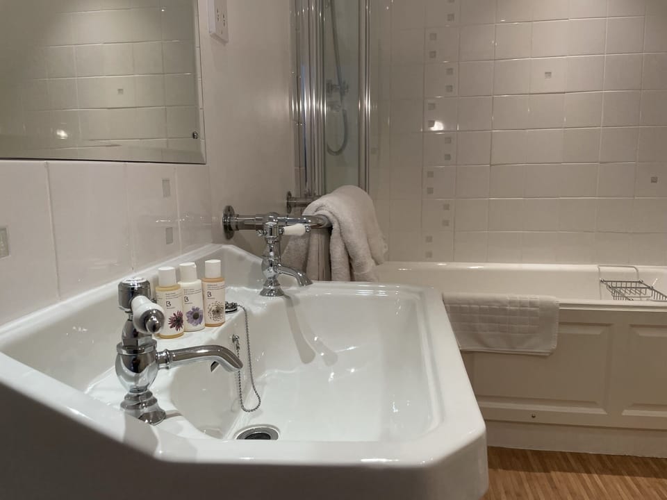 Double Room, Ensuite (Room 2 - Super King) | Bathroom