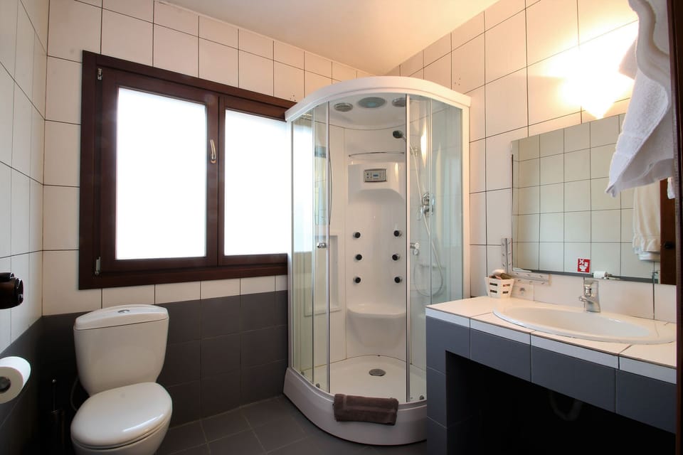 Deluxe Double Room, Mountain View | Bathroom | Shower, hair dryer, slippers, towels