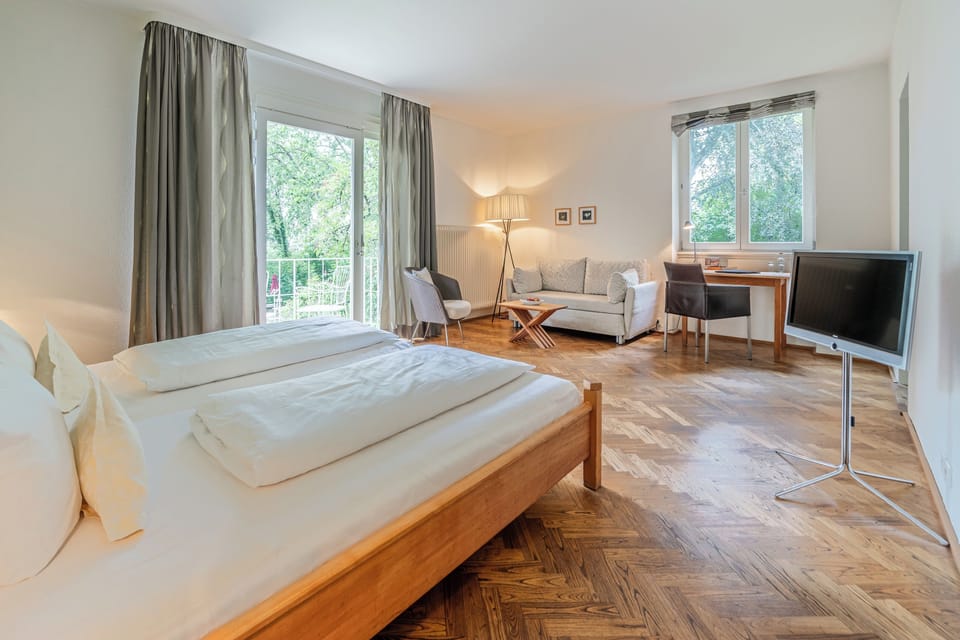 Luxury Double Room, 1 Bedroom, Non Smoking, Park View | Premium bedding, in-room safe, individually furnished, desk