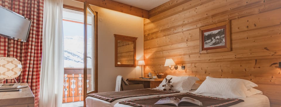 Panoramic Double Room | In-room safe, desk, blackout drapes, iron/ironing board