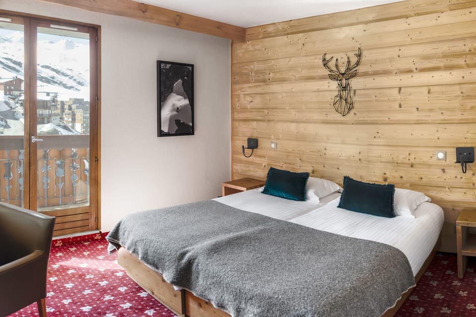 Panoramic Double Room | In-room safe, desk, blackout drapes, iron/ironing board