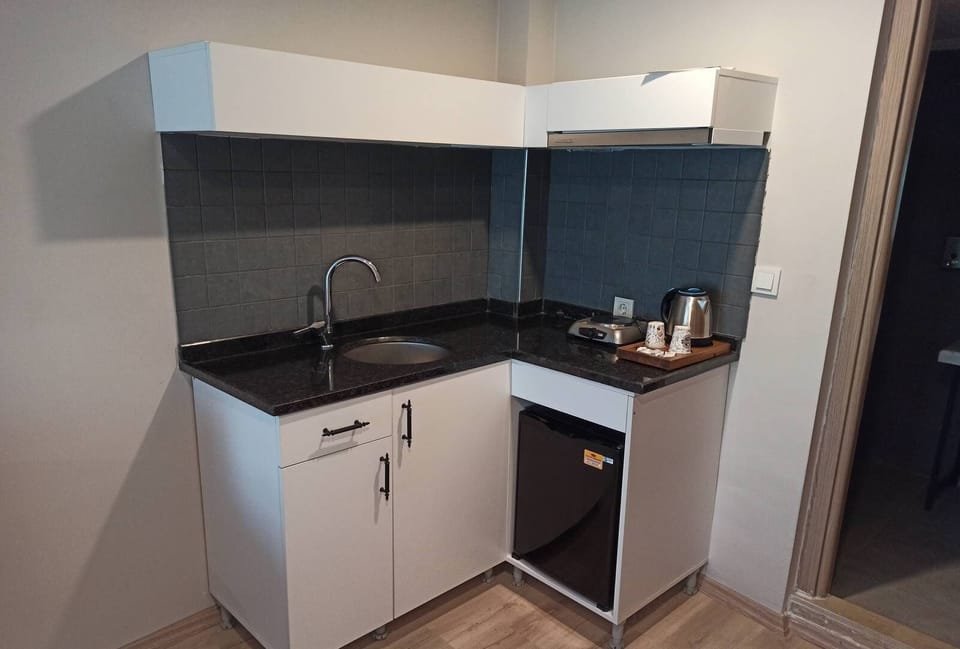 Elegance Suite | Private kitchenette | Electric kettle