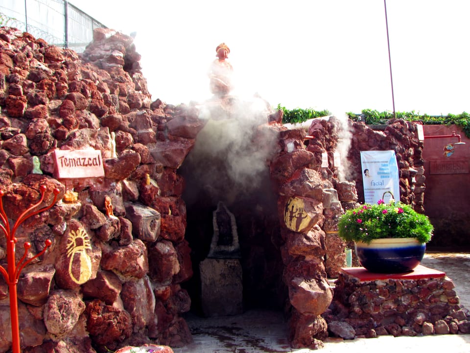 Couples treatment rooms, sauna, hot tub, steam room, hot springs