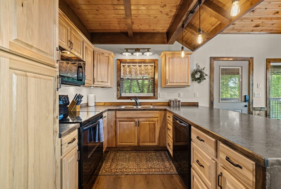 Fully stocked kitchen for all your cooking needs