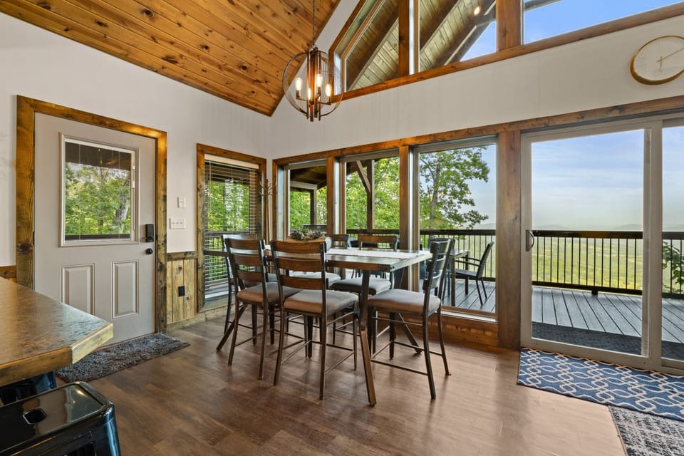 Dining Area with amazing views of the Arkansas Grand Canyon
