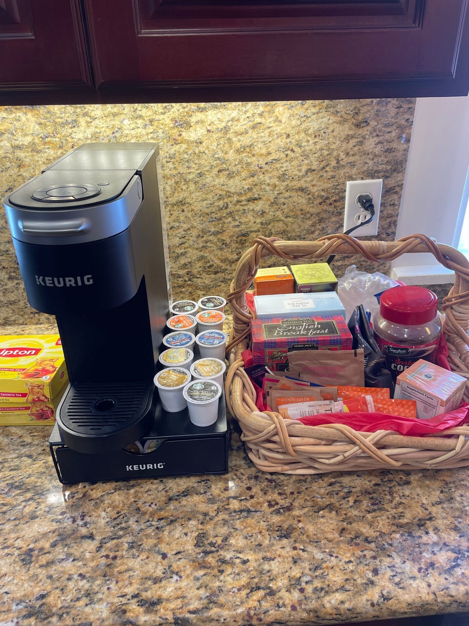 Keurig coffee maker with verity of choices! 