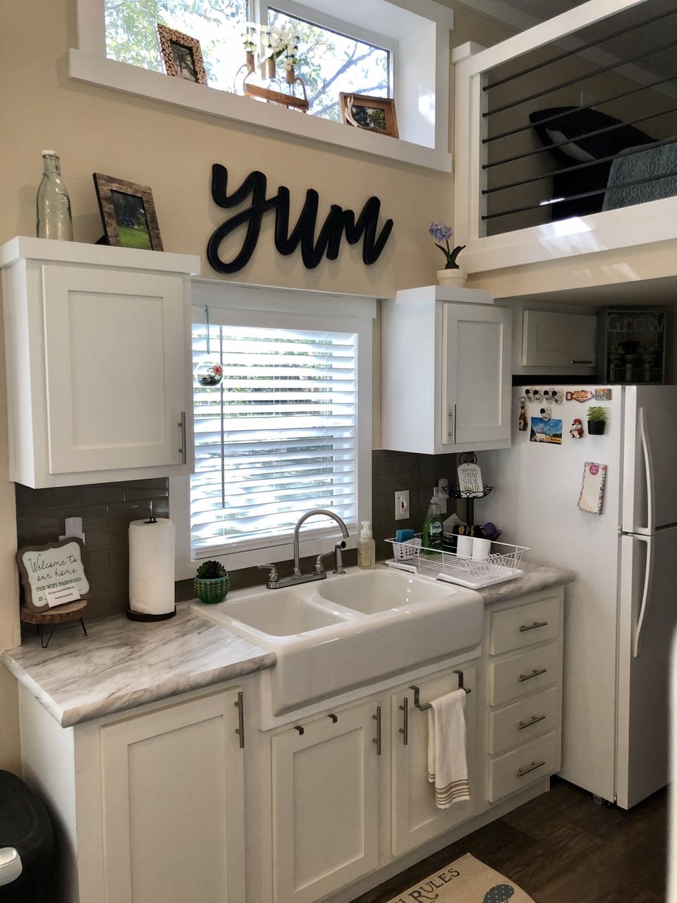 Kitchen fully equipped.