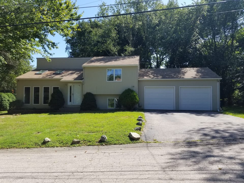 Front of the house. Raised cape. 