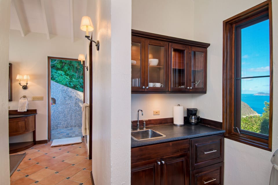 BATHROOM 1: Vine Cottage master suite kitchennette