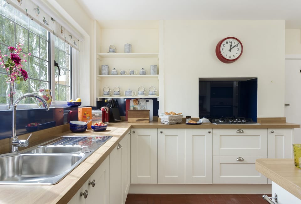 Ground floor: Modern and well-equipped kitchen