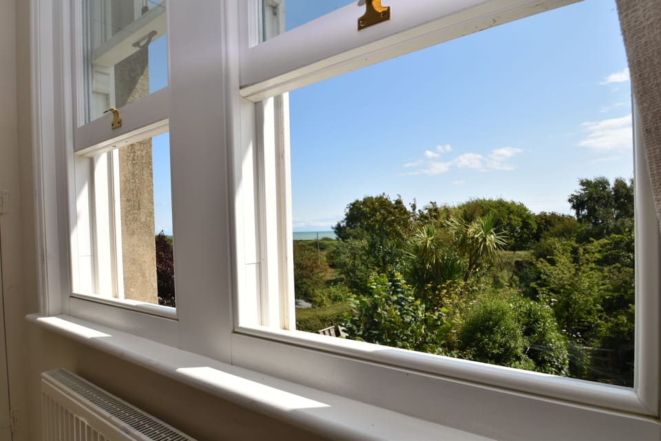 Sea views from the rear bedrooms