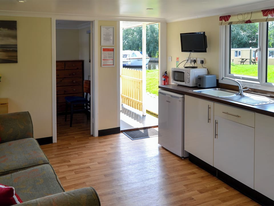 Kitchen area | Ardea - Norfolk Riverside Cottages, Stalham