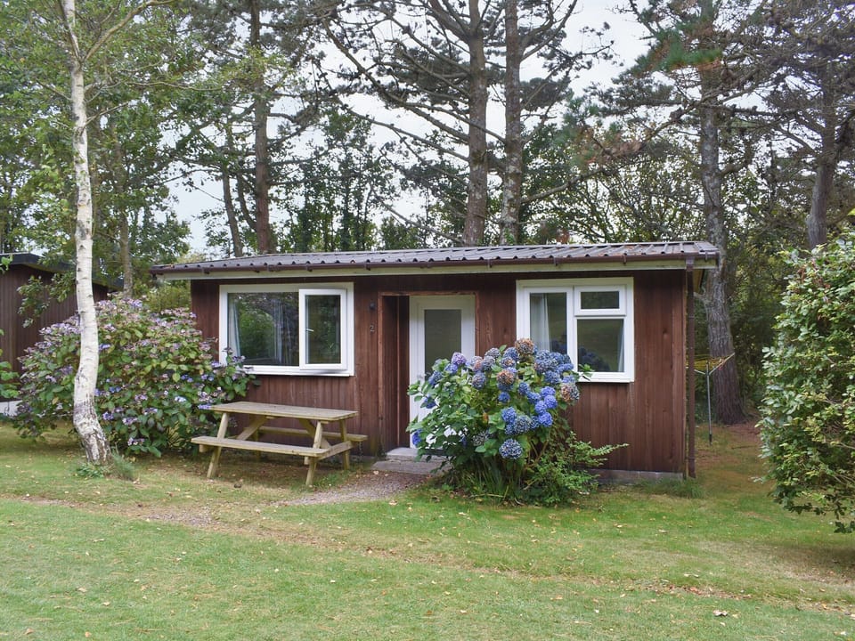 Charming holiday home | Chalet 2 - Mount Hawke Holiday Bungalows, Mount Hawke, near Redruth
