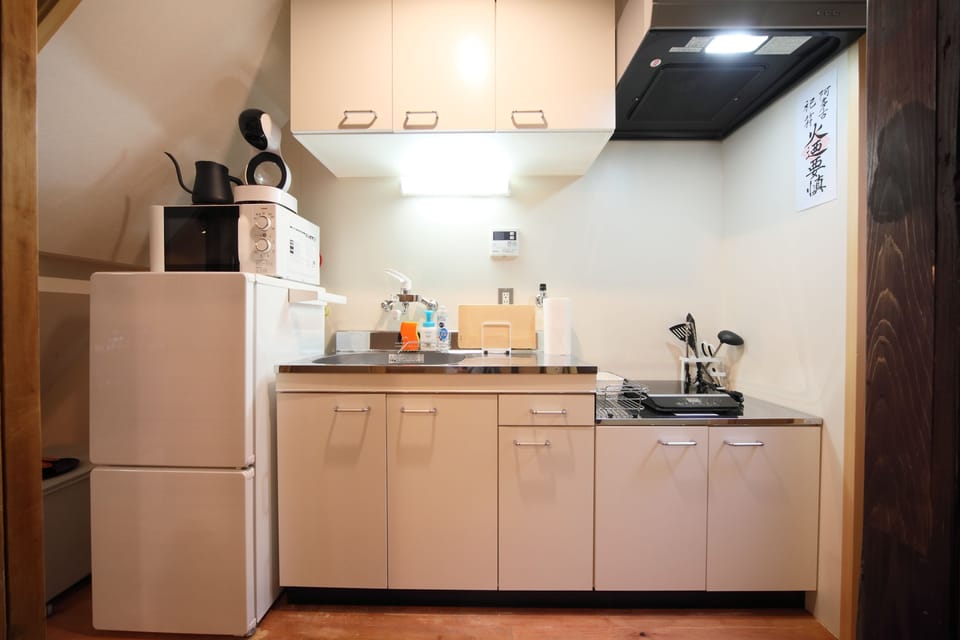 Private Vacation Home | Private kitchenette | Coffee/tea maker, fridge, microwave, stovetop