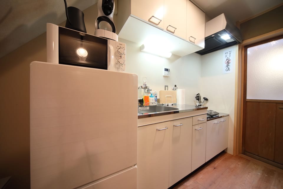 Private Vacation Home | Private kitchenette | Coffee/tea maker, fridge, microwave, stovetop