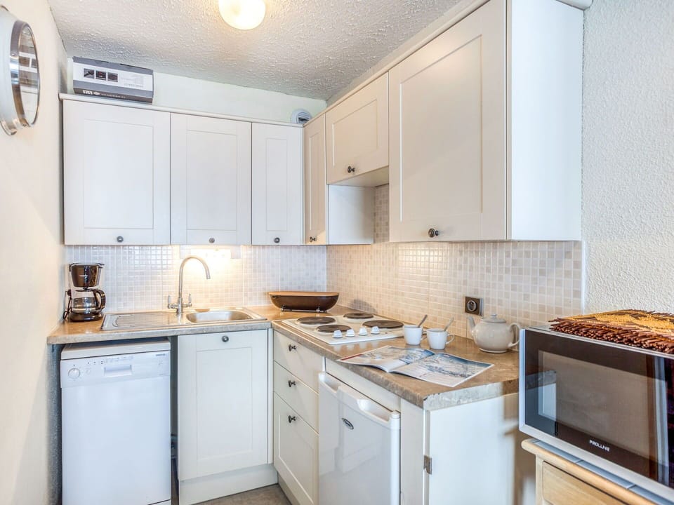 Property, Room, Cabinetry, Kitchen, Furniture, Countertop, Building, Interior Design, House, Real Estate