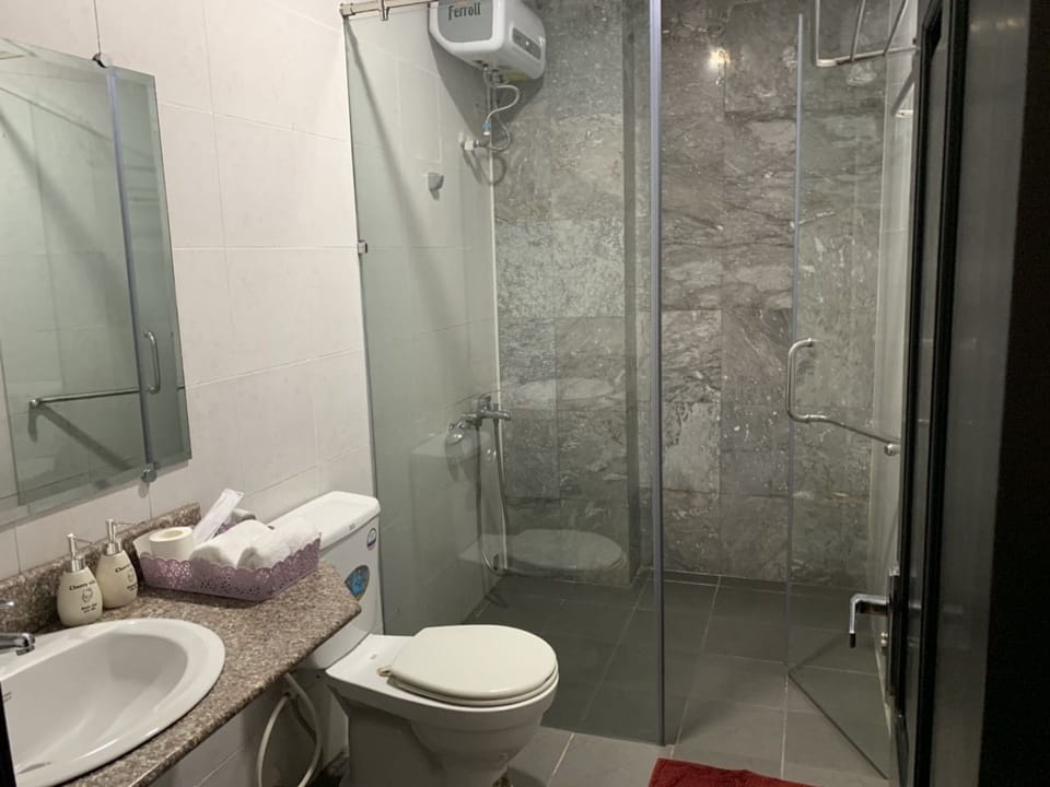 Shower, free toiletries, hair dryer, slippers