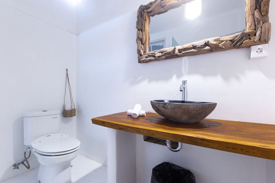 Standard Double Room | Bathroom | Shower, free toiletries, hair dryer, towels