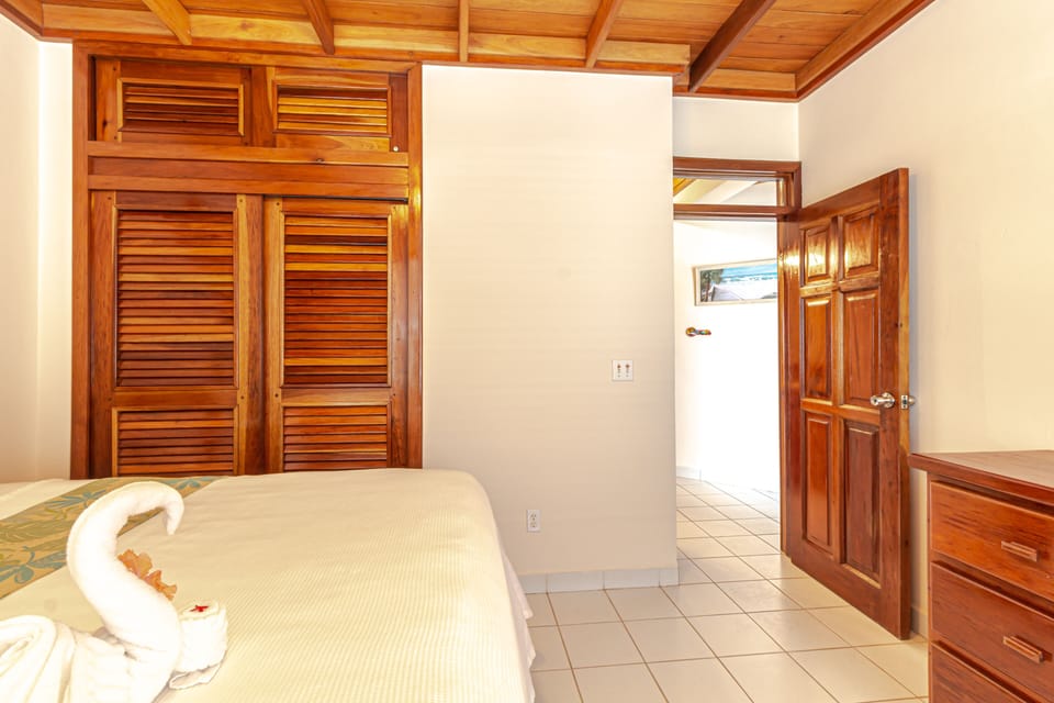 Coral Bay Villas - Bedroom with King Bed