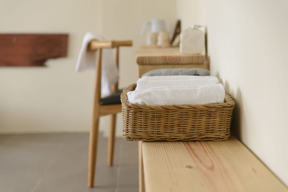 Quadruple Room (3F) | Desk, blackout drapes, bed sheets