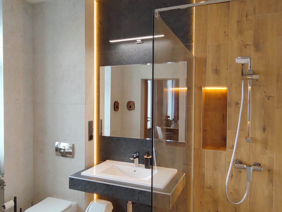Shower, towels, soap, shampoo