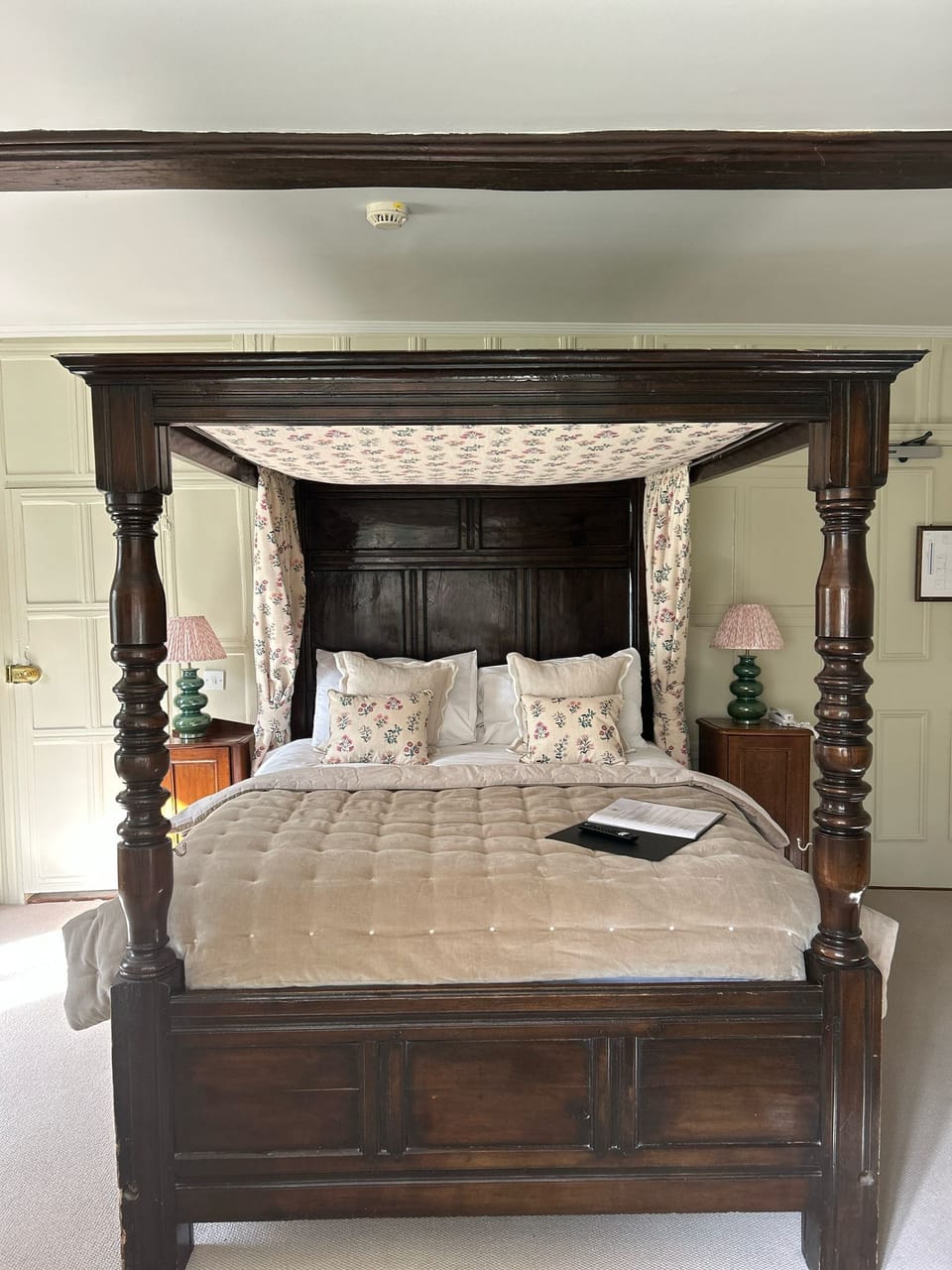 Superior Room, 1 Double Bed | Premium bedding, desk, iron/ironing board (on request), WiFi (free)
